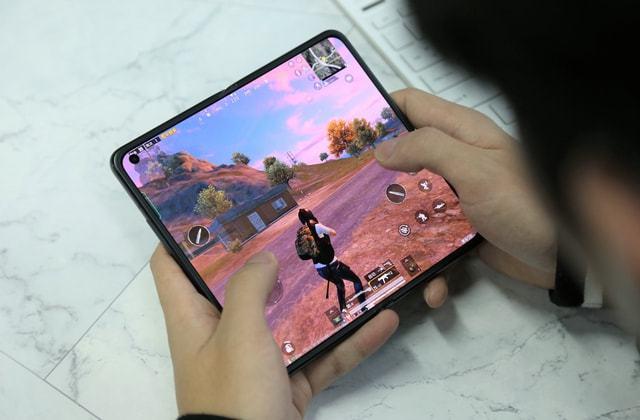 突破游戏界限：探索和平精英辅助工具的神秘世